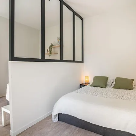 06bz - Modern In The Heart Of The Port Apartment *