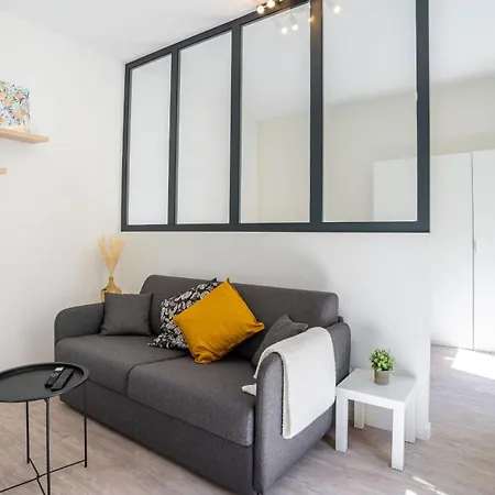 06bz - Modern In The Heart Of The Port Apartment