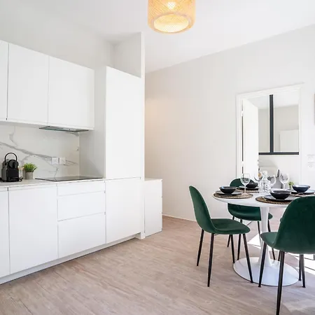 Apartment 06bz - Modern In The Heart Of The Port