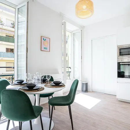 06bz - Modern In The Heart Of The Port Apartment *