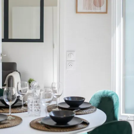 06bz - Modern In The Heart Of The Port Apartment *