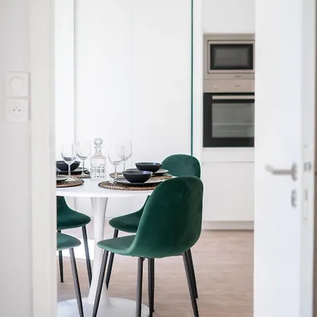 06bz - Modern In The Heart Of The Port Apartment